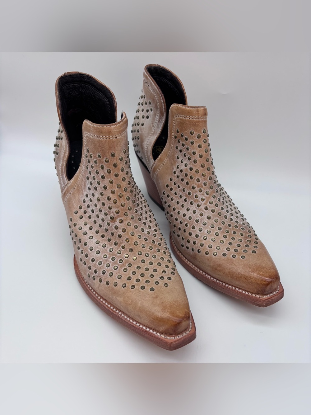 Ariat Dixon Studded Women’s Western Ankle Boots Tan Leather - size 9.5